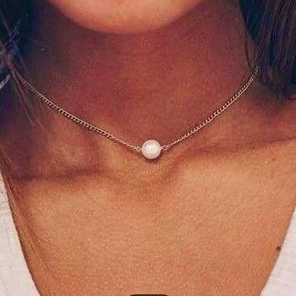 Jewelry - ⚜️[𝟯/$𝟭𝟴]⚜️Gold Pearl Delicate Charm Choker NEW